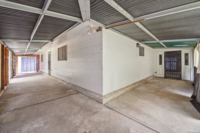 4835 BINZ ENGLEMAN RD, Kirby, TX 78219