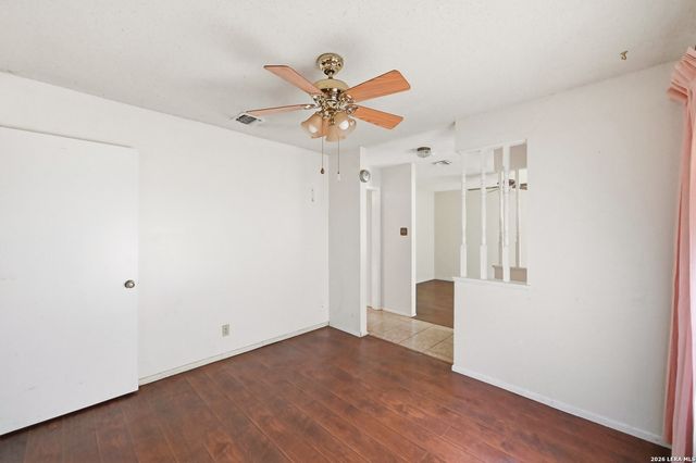4835 BINZ ENGLEMAN RD, Kirby, TX 78219