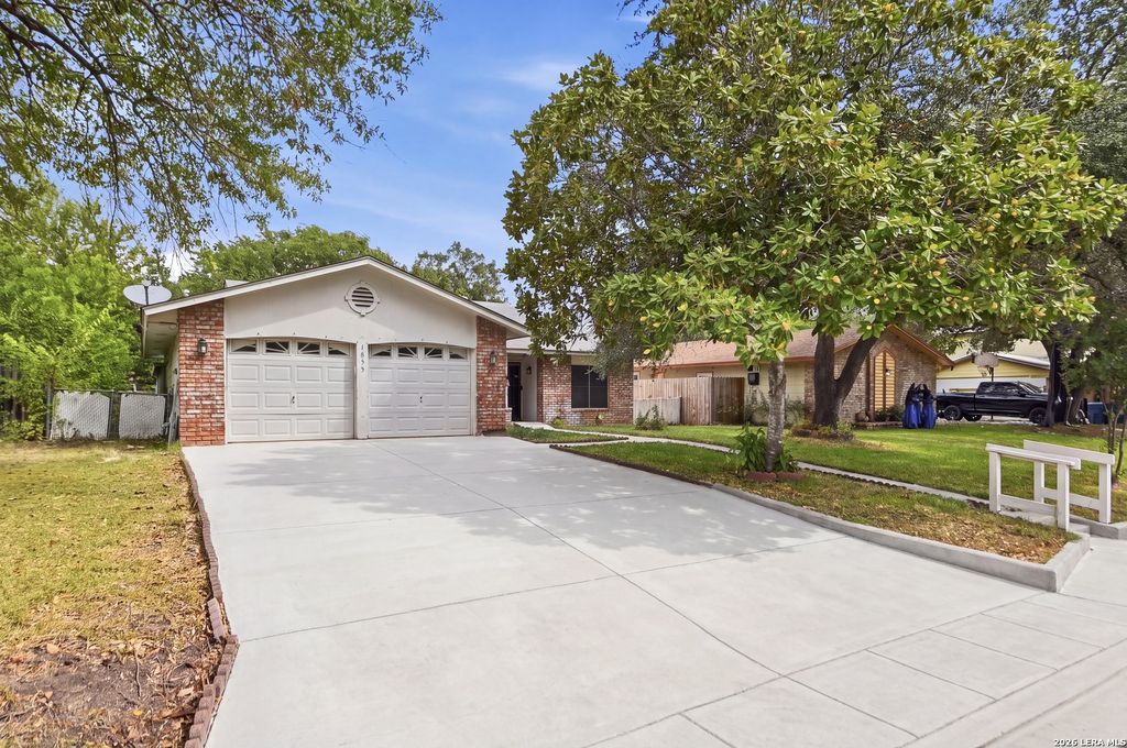 4835 BINZ ENGLEMAN RD, Kirby, TX 78219