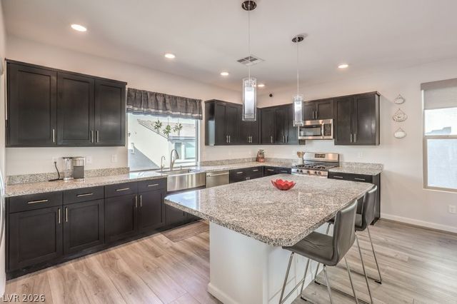 8086 Misty Canyon Avenue, Las Vegas, NV 89113