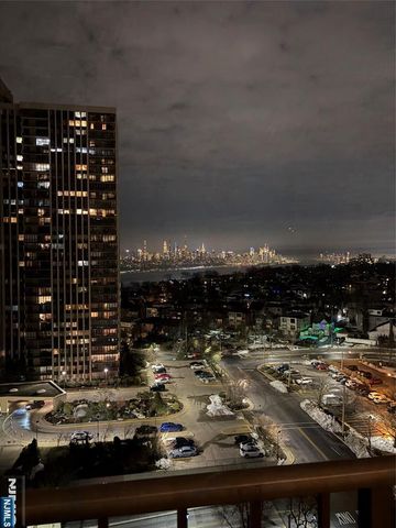 300 Winston Drive 1521, Cliffside Park, NJ 07010