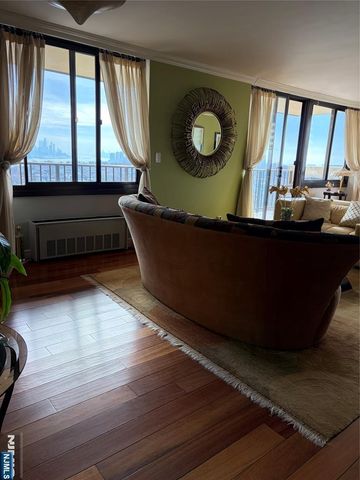 300 Winston Drive 1521, Cliffside Park, NJ 07010