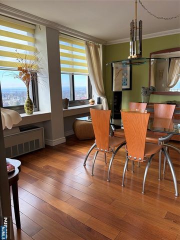 300 Winston Drive 1521, Cliffside Park, NJ 07010