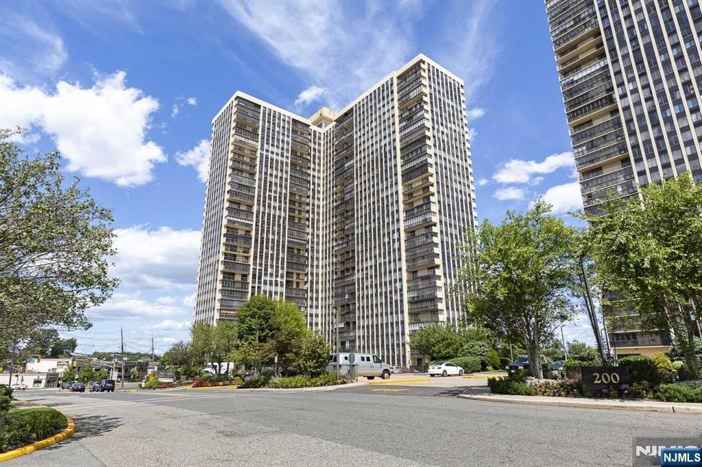 300 Winston Drive 1521, Cliffside Park, NJ 07010