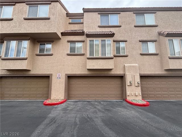 8409 Tiger Woods Avenue, Las Vegas, NV 89128