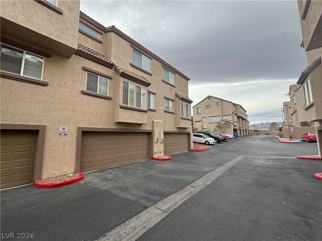 8409 Tiger Woods Avenue, Las Vegas, NV 89128