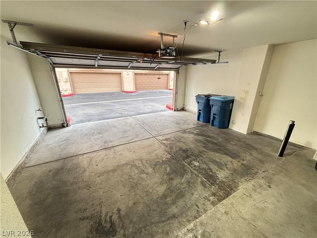 8409 Tiger Woods Avenue, Las Vegas, NV 89128