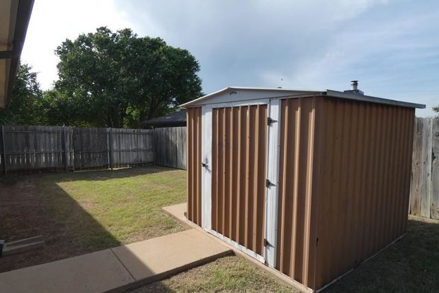 2303 NW Crosby Park, Lawton, OK 73505