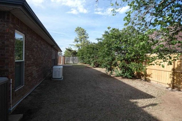 2303 NW Crosby Park, Lawton, OK 73505