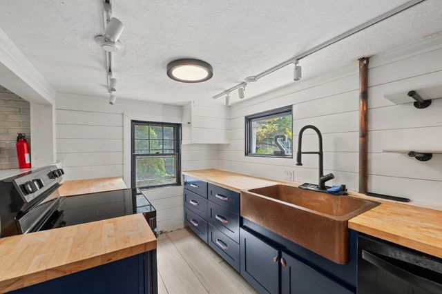 2 Border Rd, Natick, MA 01760