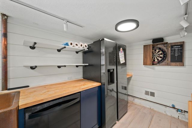 2 Border Rd, Natick, MA 01760