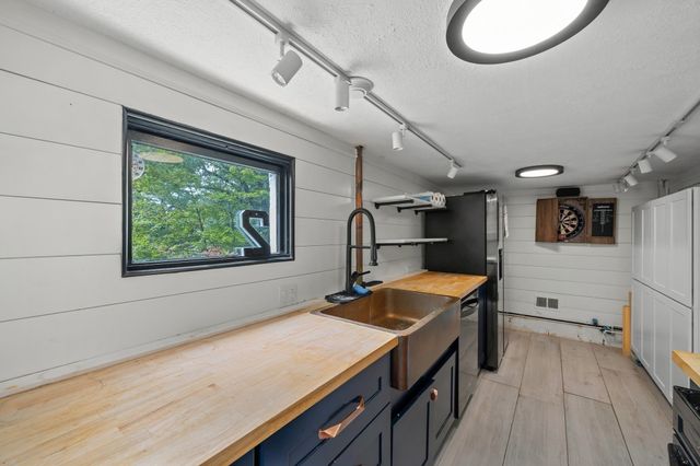 2 Border Rd, Natick, MA 01760