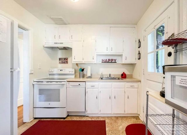 805 Rue Max St, Pensacola, FL 32507