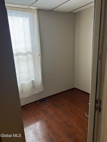 1908 4th Avenue 1S, Watervliet, NY 12189