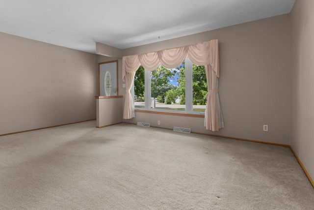 N7694 Rendell DRIVE, Elkhorn, WI 53121