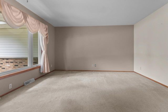 N7694 Rendell DRIVE, Elkhorn, WI 53121