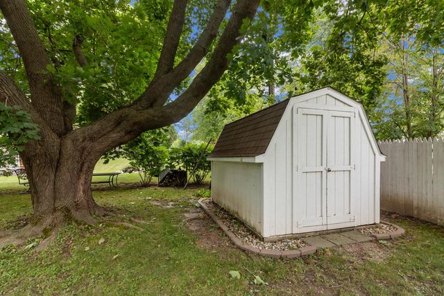 N7694 Rendell DRIVE, Elkhorn, WI 53121