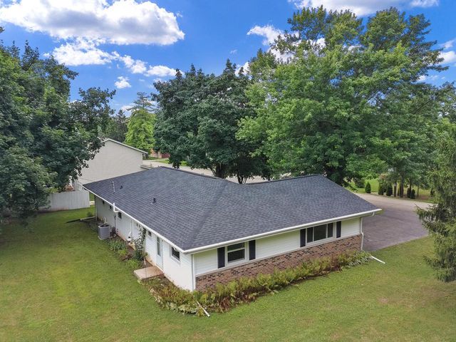 N7694 Rendell DRIVE, Elkhorn, WI 53121