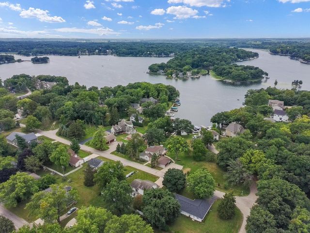 N7694 Rendell DRIVE, Elkhorn, WI 53121