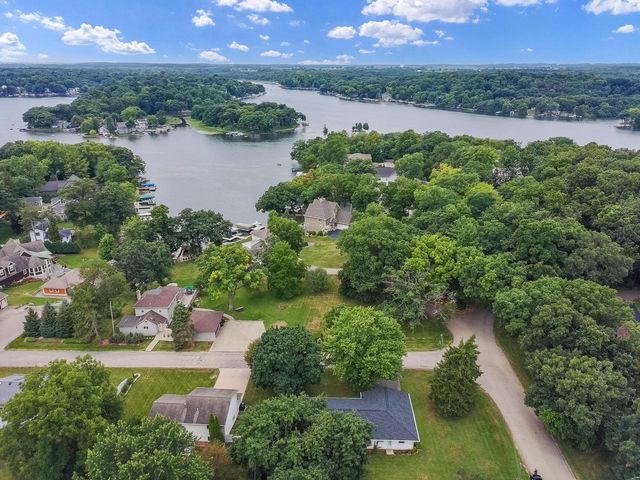 N7694 Rendell DRIVE, Elkhorn, WI 53121