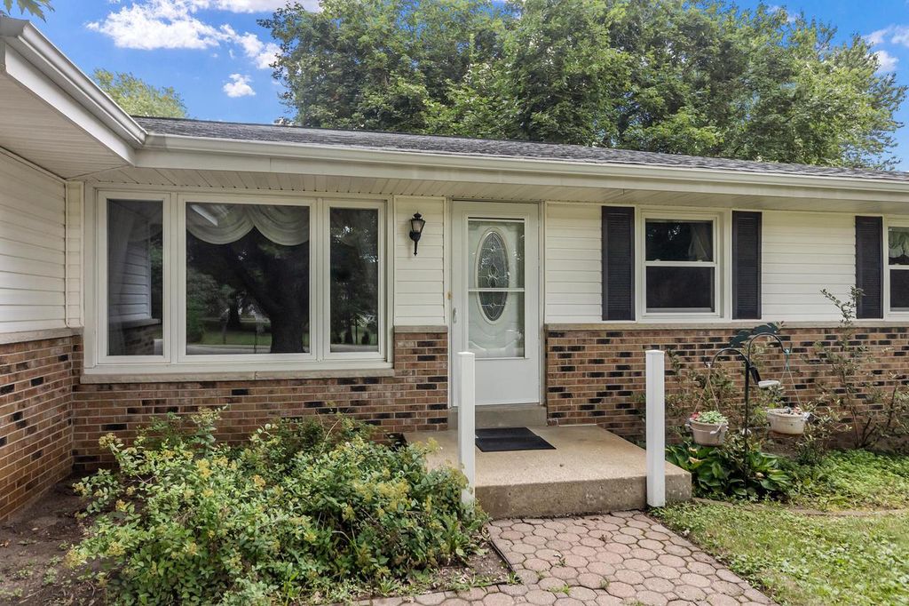N7694 Rendell DRIVE, Elkhorn, WI 53121
