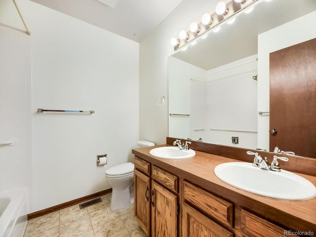 17738 E Crestridge Pl, Centennial, CO 80015