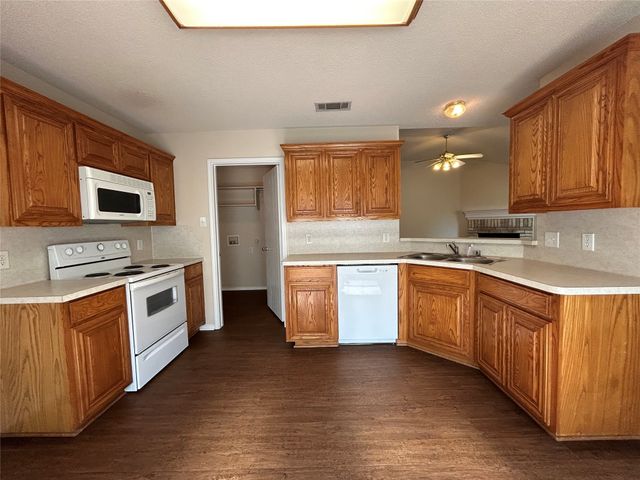 7917 Rattlers Court, Arlington, TX 76002