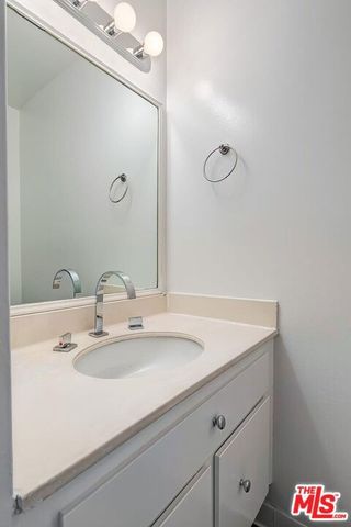 100 S Doheny Drive 313, Los Angeles, CA 90048