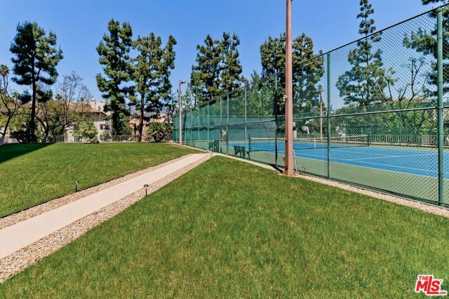 100 S Doheny Drive 313, Los Angeles, CA 90048