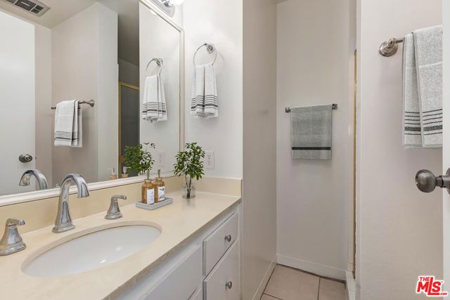 100 S Doheny Drive 313, Los Angeles, CA 90048