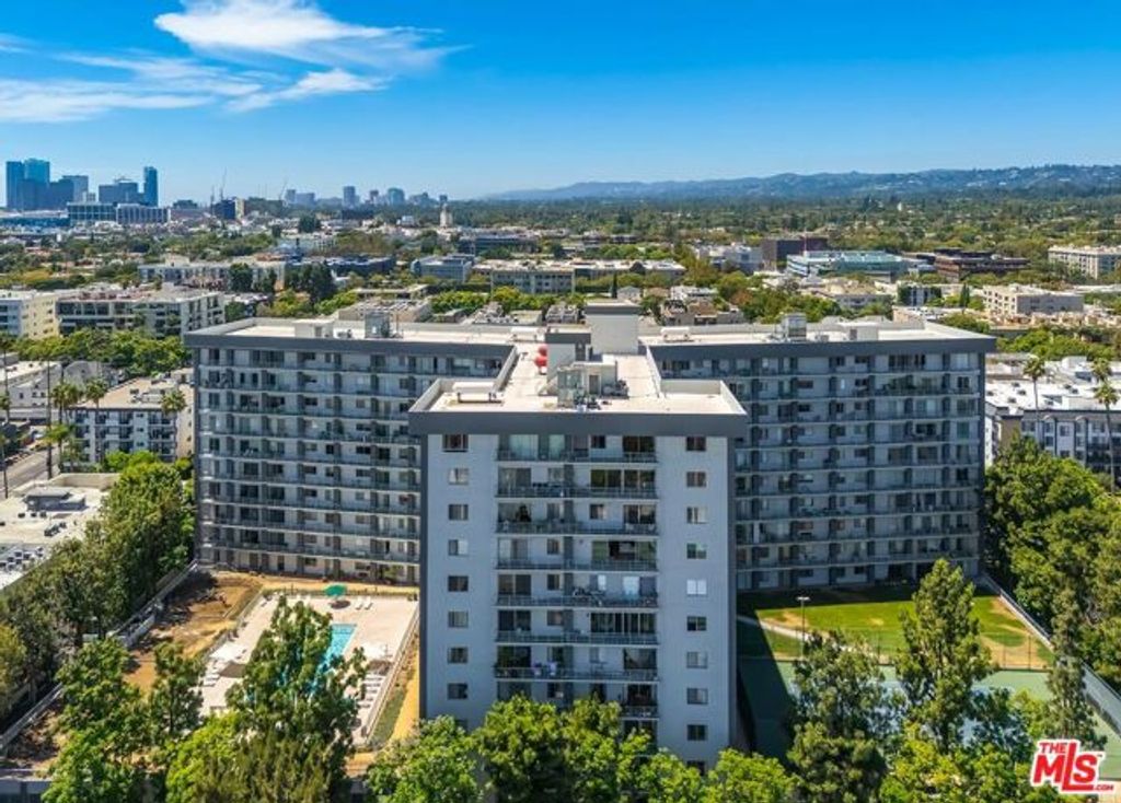 100 S Doheny Drive 313, Los Angeles, CA 90048