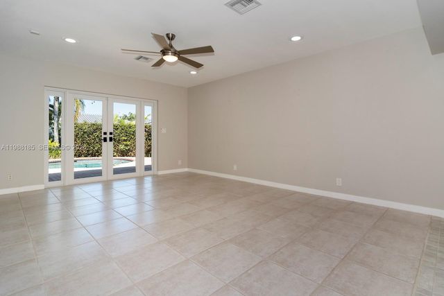 2011 NE 211th St 0, Miami, FL 33179