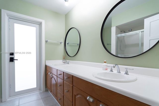 2011 NE 211th St 0, Miami, FL 33179