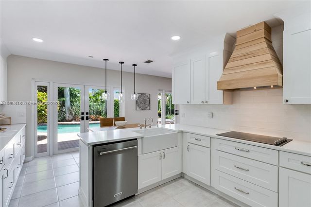 2011 NE 211th St 0, Miami, FL 33179