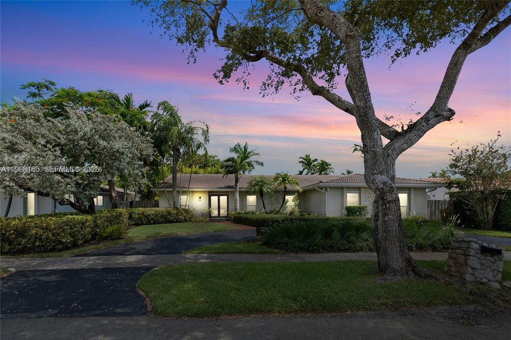 2011 NE 211th St 0, Miami, FL 33179