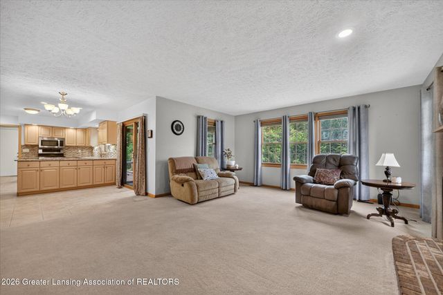 15062 Duxbury Lane, Lansing, MI 48906