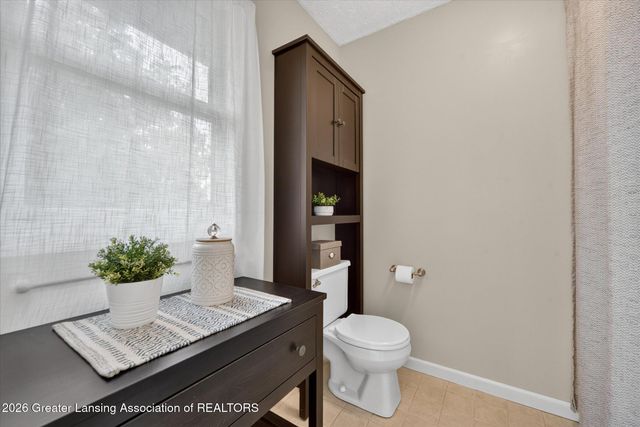 15062 Duxbury Lane, Lansing, MI 48906