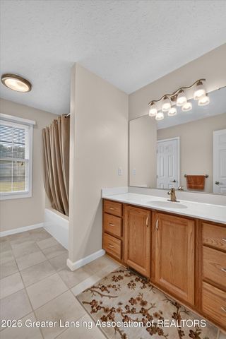 15062 Duxbury Lane, Lansing, MI 48906