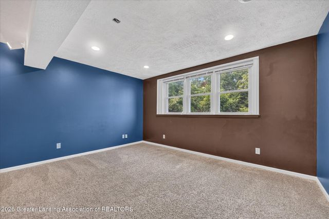 15062 Duxbury Lane, Lansing, MI 48906