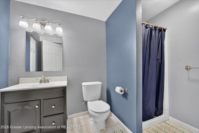 15062 Duxbury Lane, Lansing, MI 48906