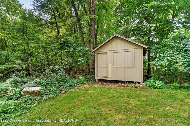 15062 Duxbury Lane, Lansing, MI 48906