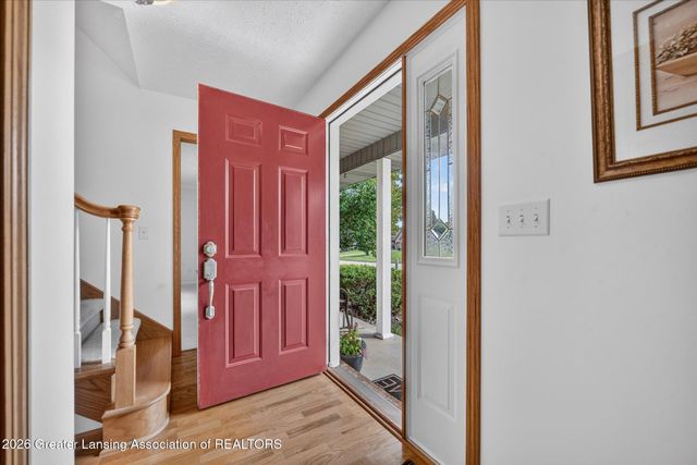 15062 Duxbury Lane, Lansing, MI 48906