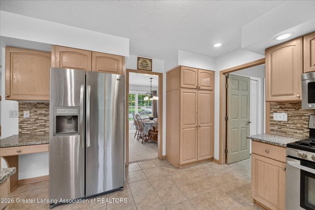 15062 Duxbury Lane, Lansing, MI 48906