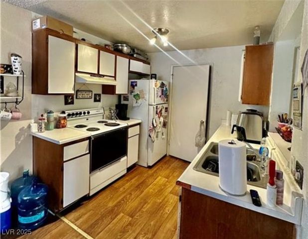 221 Mission Newport Lane 205, Las Vegas, NV 89107