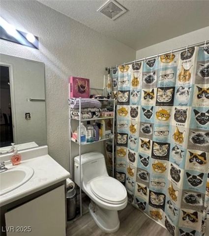 221 Mission Newport Lane 205, Las Vegas, NV 89107