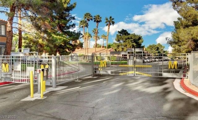 221 Mission Newport Lane 205, Las Vegas, NV 89107