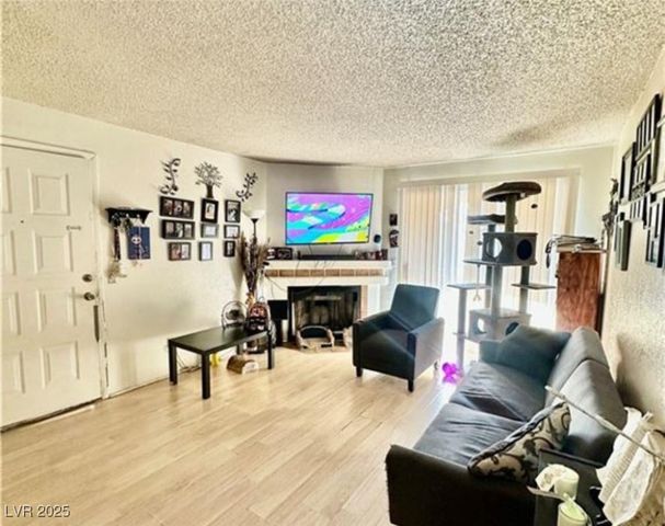 221 Mission Newport Lane 205, Las Vegas, NV 89107