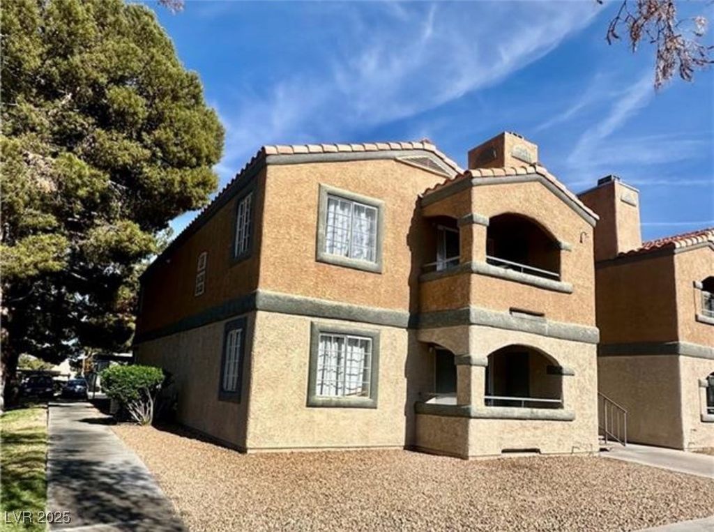 221 Mission Newport Lane 205, Las Vegas, NV 89107