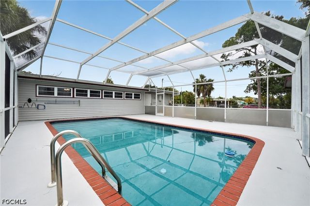 2505 Wood ST, Sarasota, FL 34237