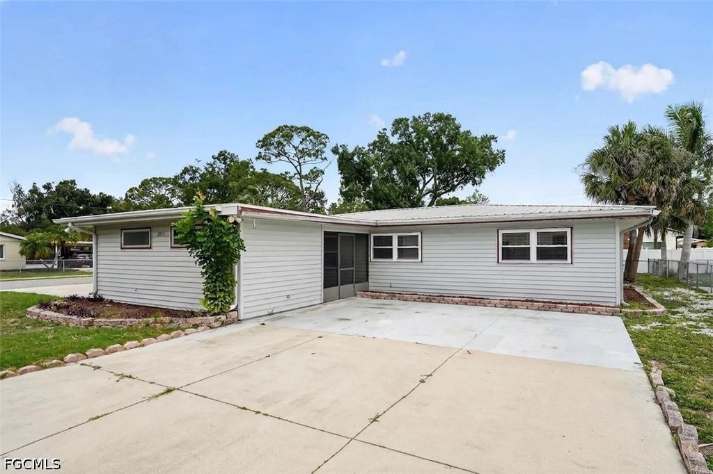 2505 Wood ST, Sarasota, FL 34237
